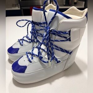 Moon Boot Women’s Icon Low 2 Snowboots White Blue Size 8-8.5 US MSRP $195